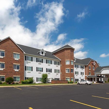 Best Western Plus Appleton Airport Mall Hotel Bagian luar foto