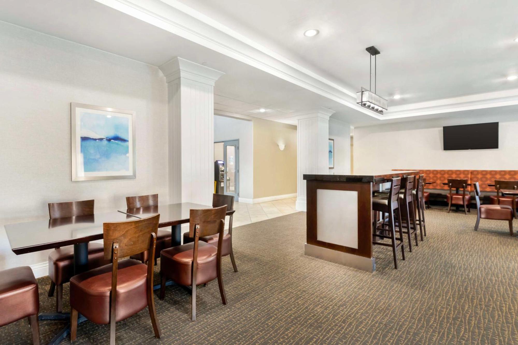 Best Western Plus Appleton Airport Mall Hotel Bagian luar foto