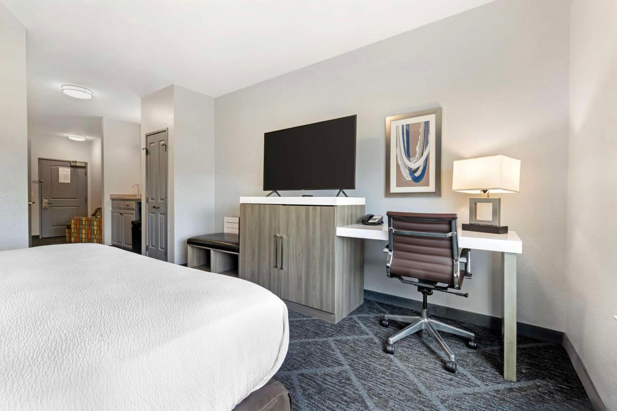 Best Western Plus Appleton Airport Mall Hotel Bagian luar foto