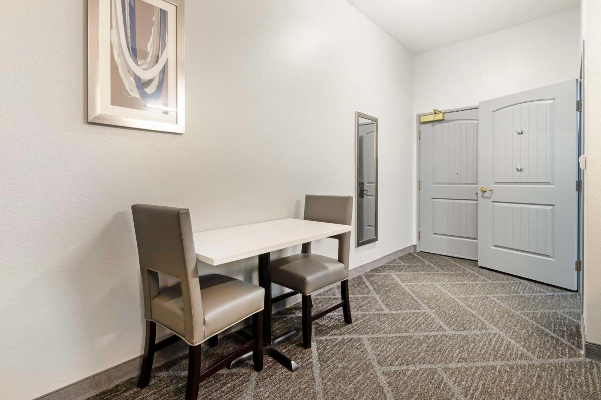 Best Western Plus Appleton Airport Mall Hotel Bagian luar foto