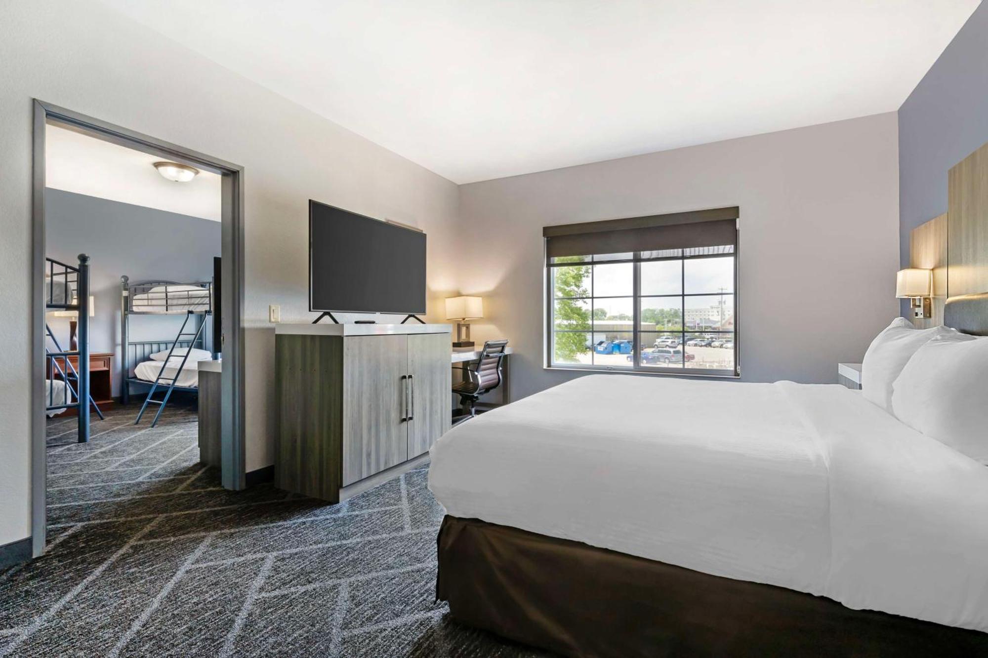 Best Western Plus Appleton Airport Mall Hotel Bagian luar foto