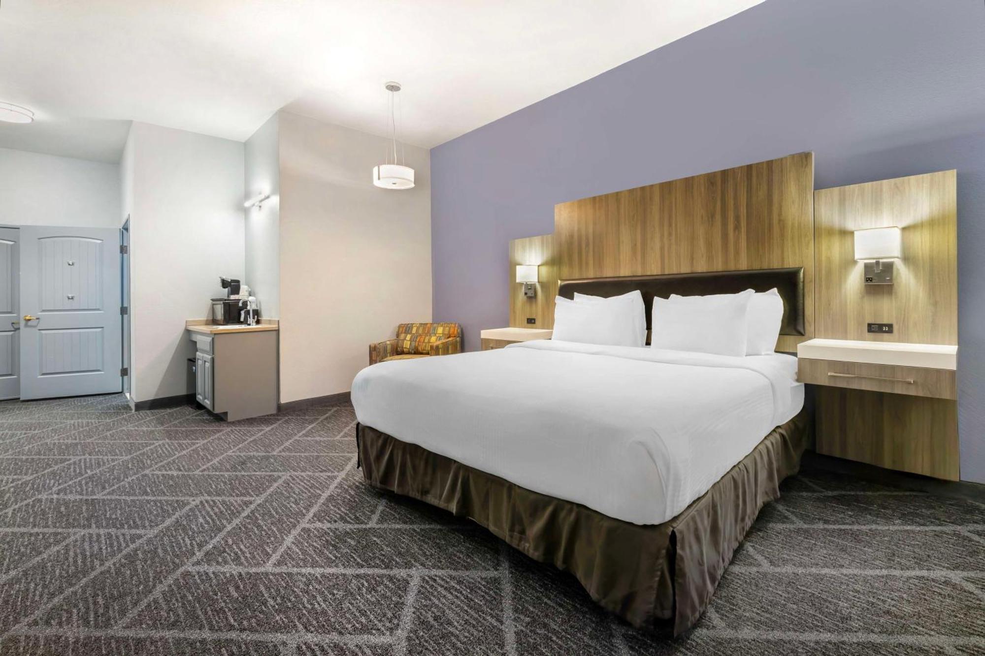 Best Western Plus Appleton Airport Mall Hotel Bagian luar foto
