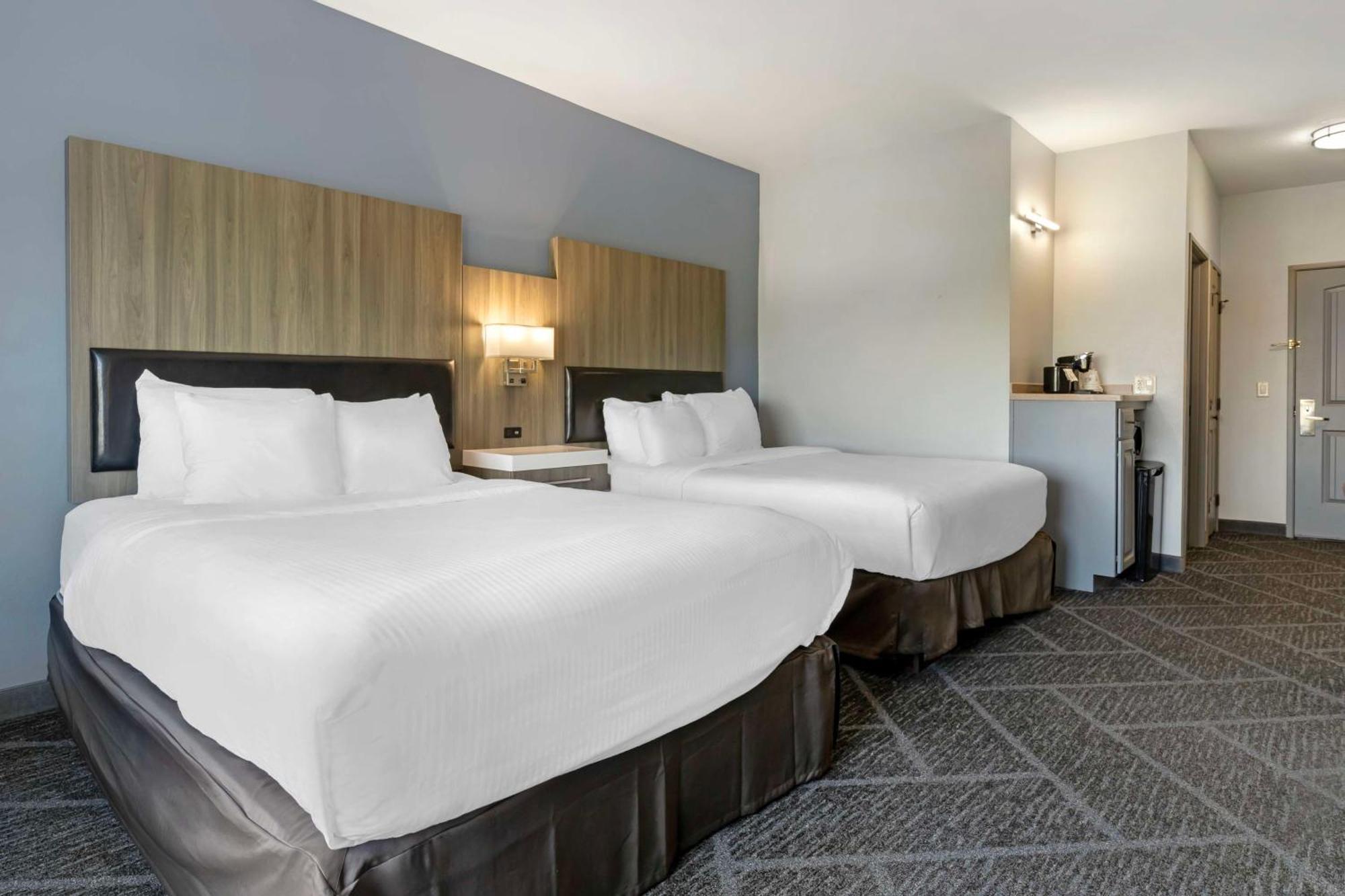 Best Western Plus Appleton Airport Mall Hotel Bagian luar foto