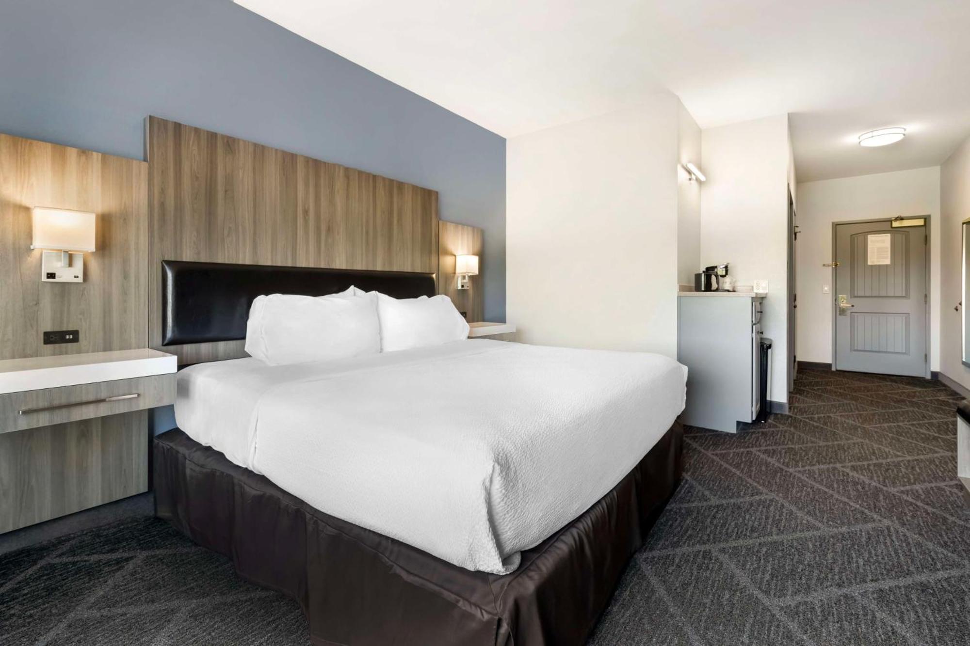 Best Western Plus Appleton Airport Mall Hotel Bagian luar foto