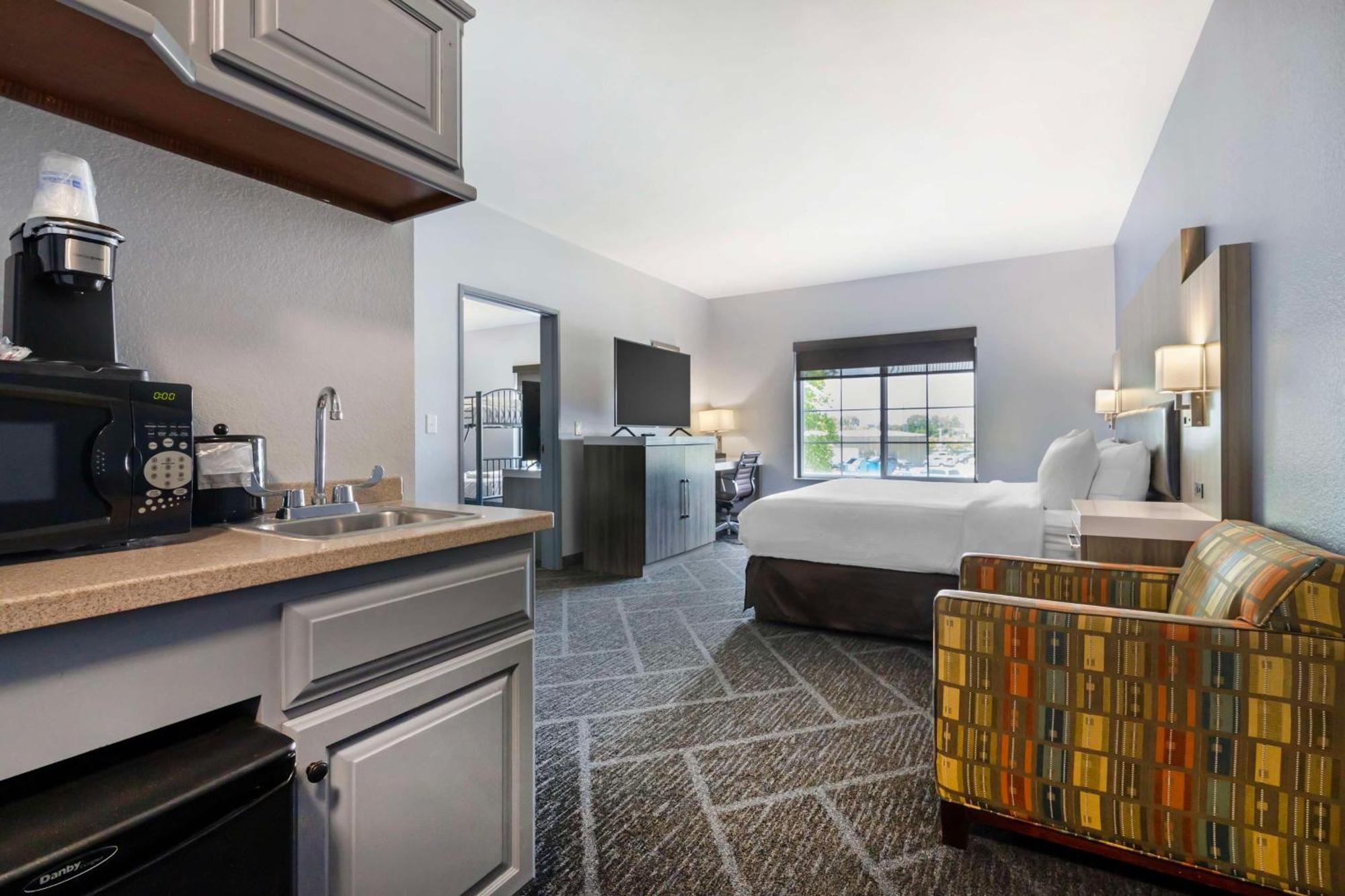 Best Western Plus Appleton Airport Mall Hotel Bagian luar foto