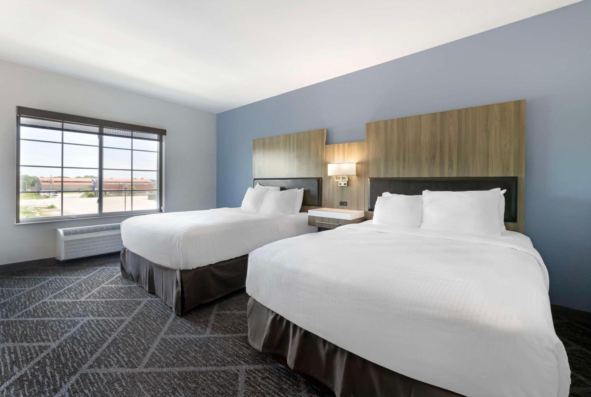 Best Western Plus Appleton Airport Mall Hotel Bagian luar foto
