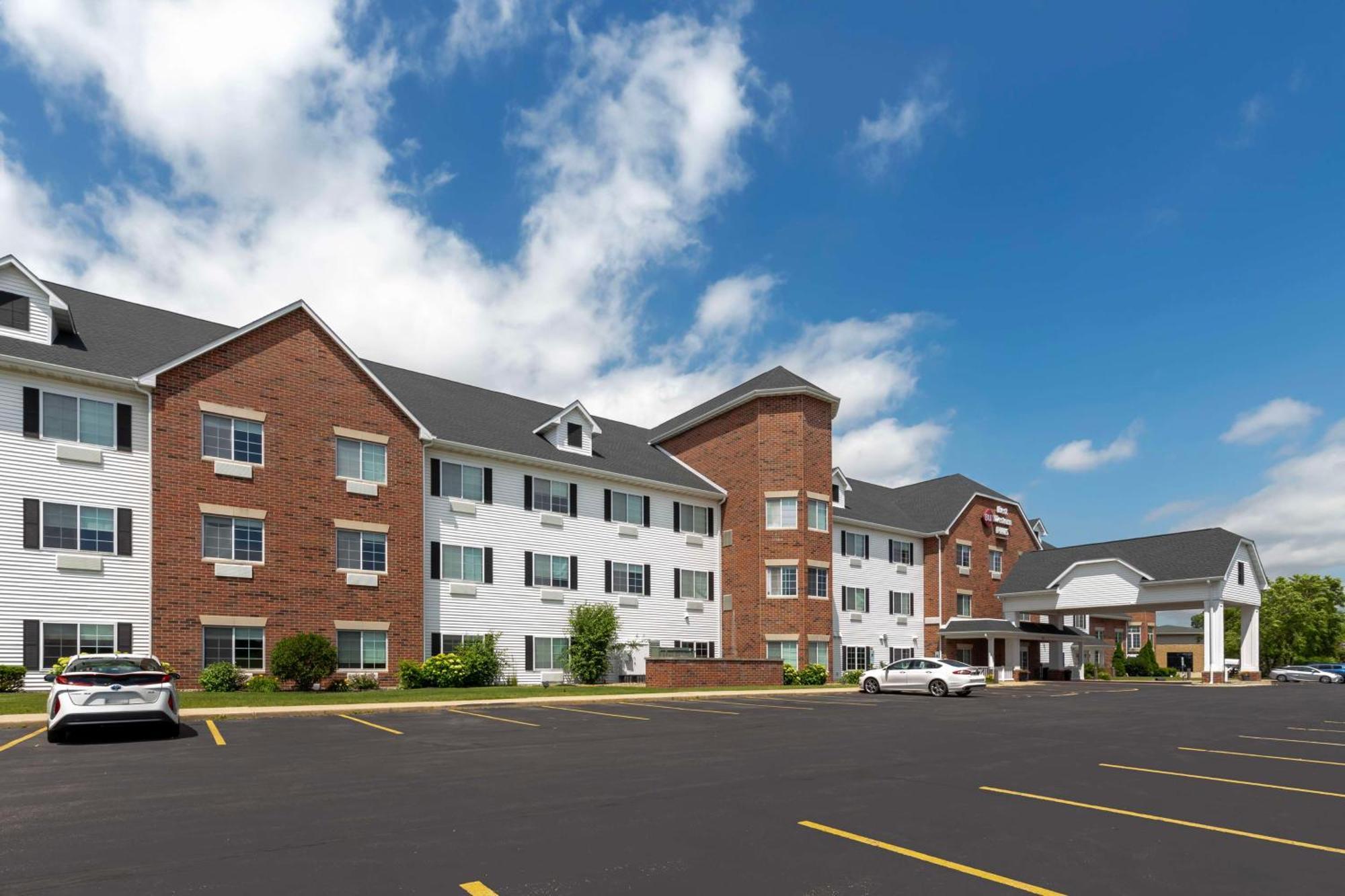 Best Western Plus Appleton Airport Mall Hotel Bagian luar foto